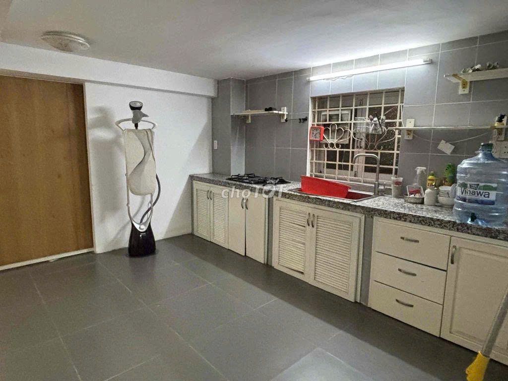 Renting B01 out of 9 Lý Văn Phức, District 1 – Air Stars - 17 million.