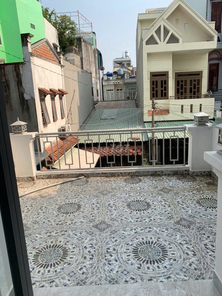 Rent a three-story Nguyễn Ảnh Thủ Hiệp Thành Hiệp Thành District 12.