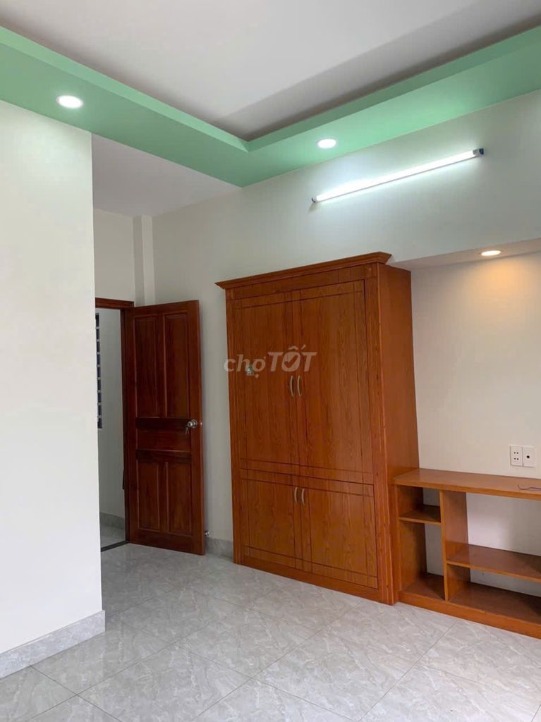 Rent a three-story Nguyễn Ảnh Thủ Hiệp Thành Hiệp Thành District 12.