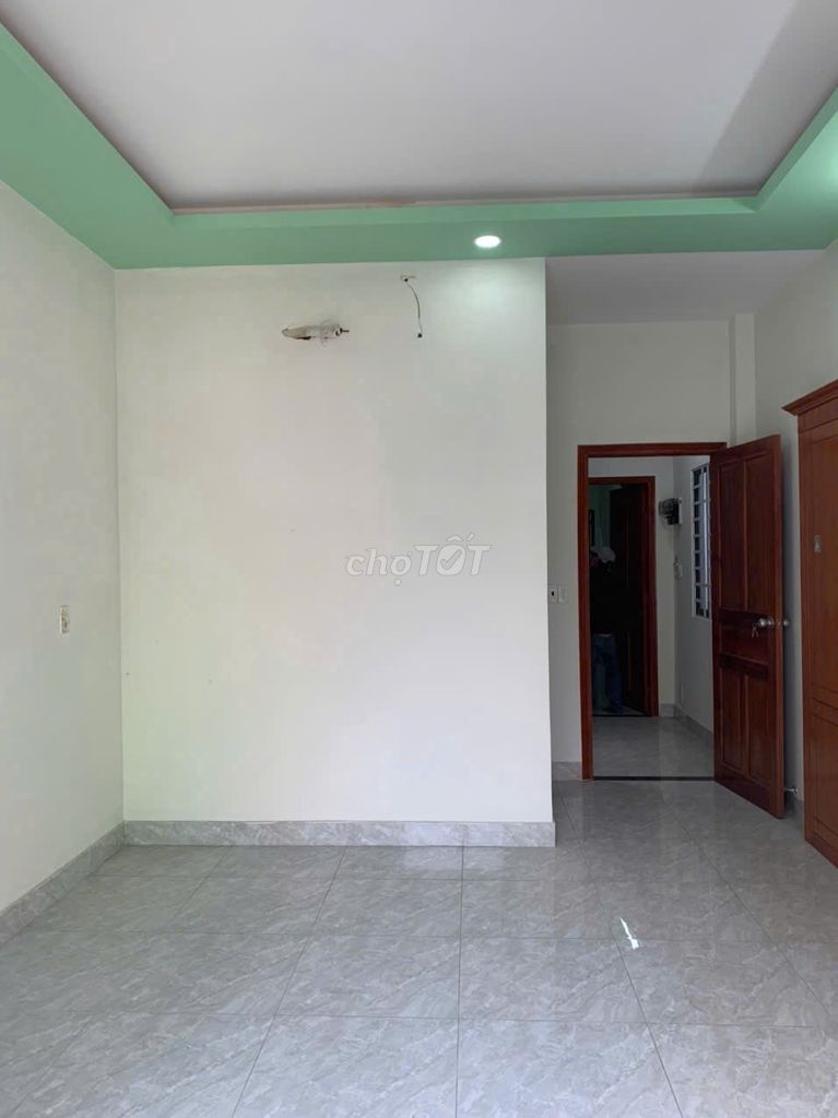 Rent a three-story Nguyễn Ảnh Thủ Hiệp Thành Hiệp Thành District 12.
