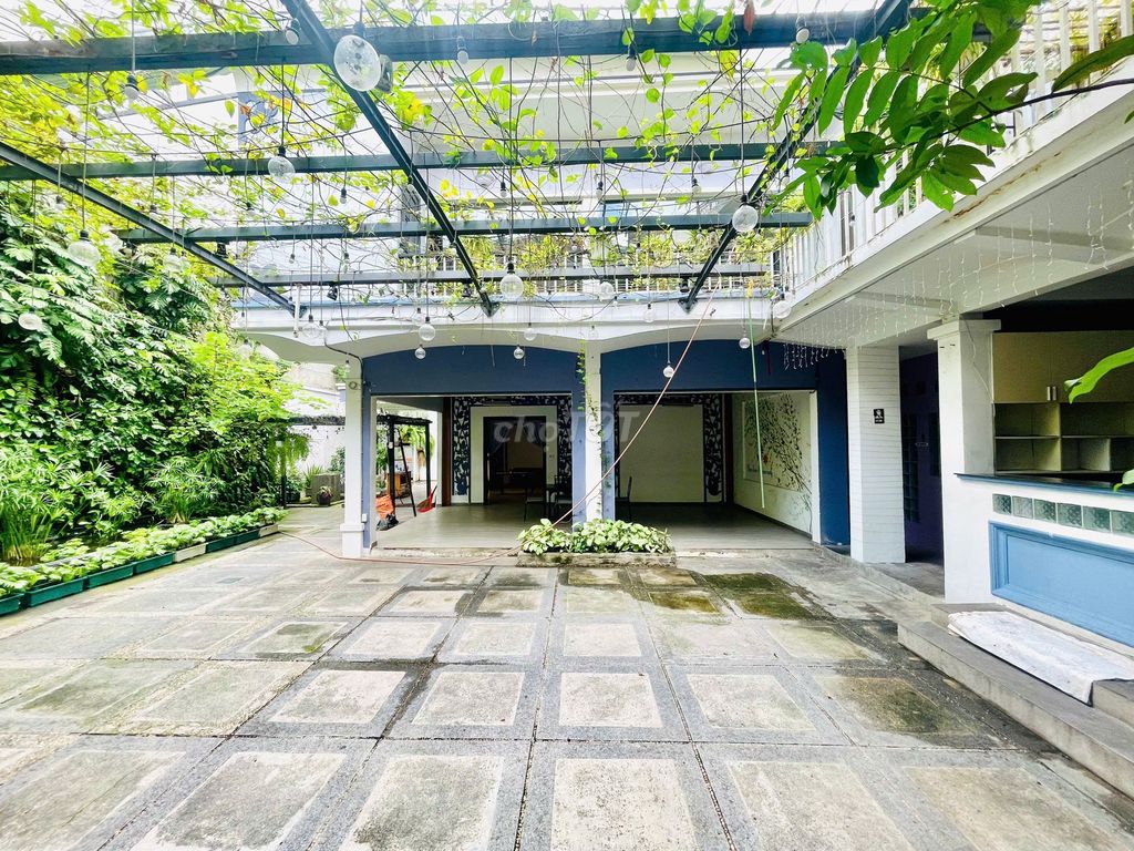 Rent an area:28 X18 M Trần Cao Vân Street, District 11, Phú Nhuận