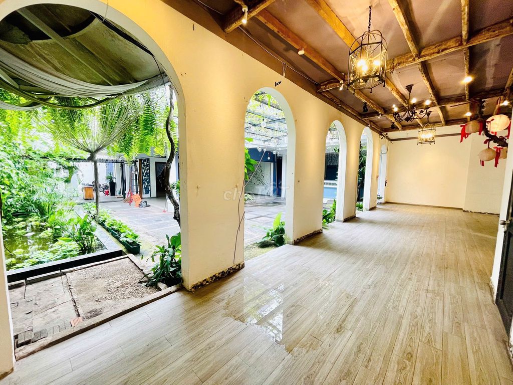 Rent an area:28 X18 M Trần Cao Vân Street, District 11, Phú Nhuận