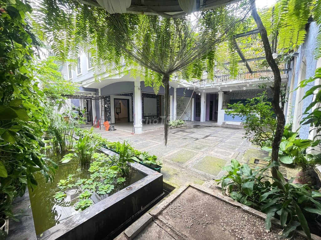 Rent an area:28 X18 M Trần Cao Vân Street, District 11, Phú Nhuận