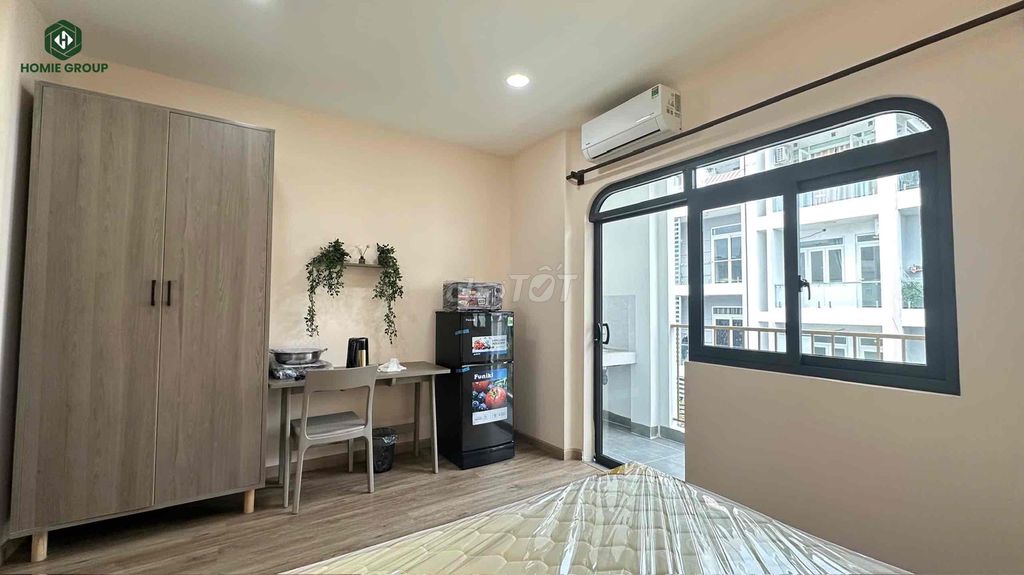 Room 301 ( Orange), 402 (Rear)
