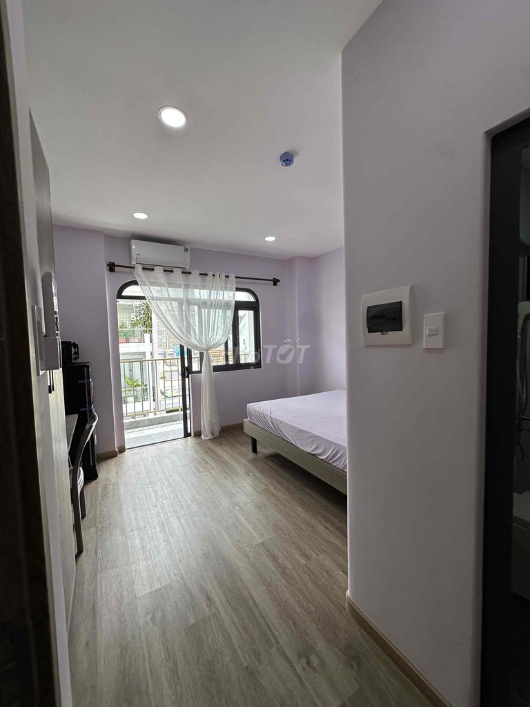 Room 301 ( Orange), 402 (Rear)