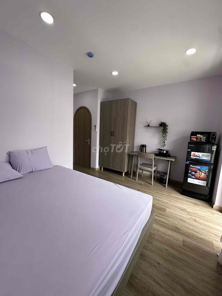 Room 301 ( Orange), 402 (Rear)