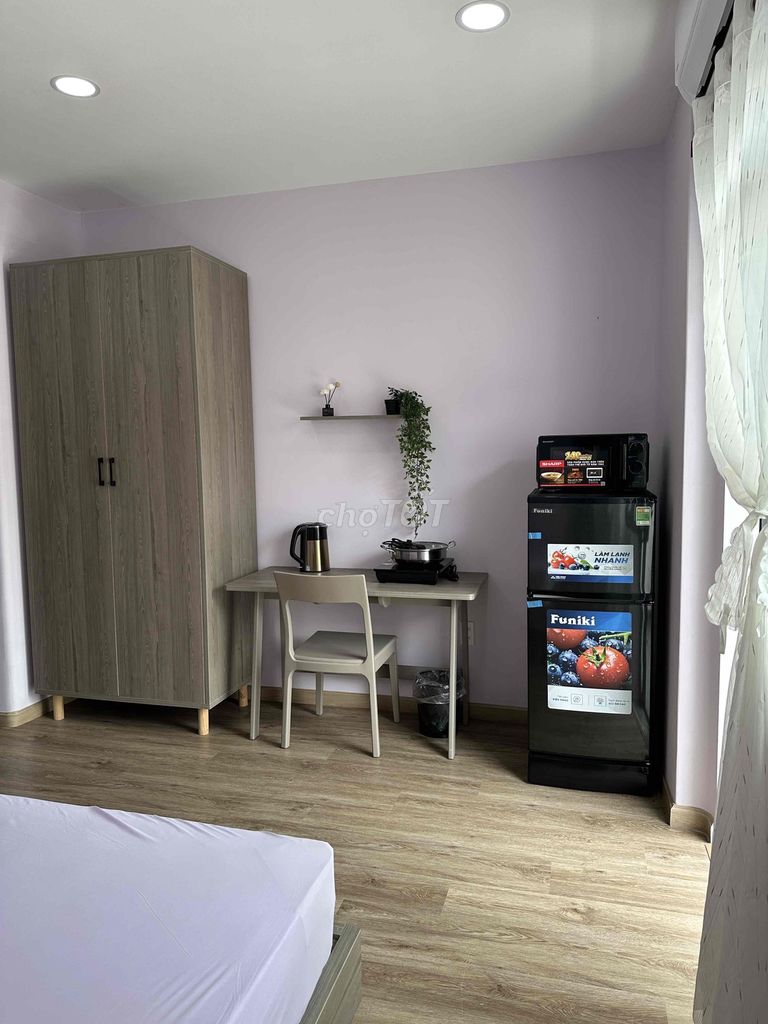 Room 301 ( Orange), 402 (Rear)