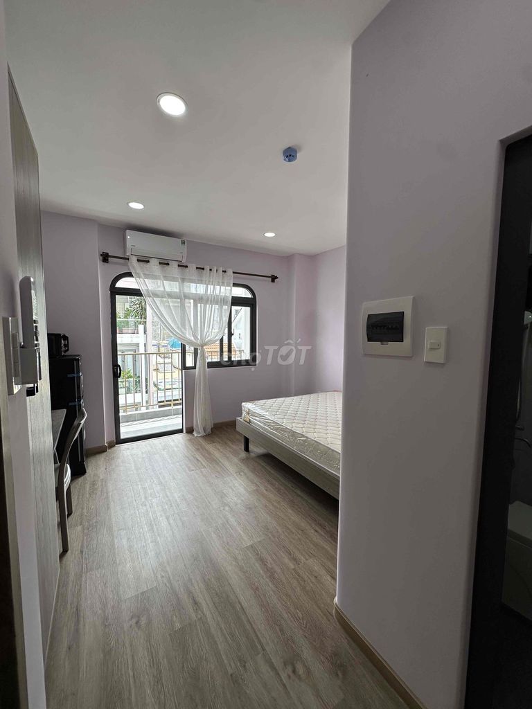 Room 301 ( Orange), 402 (Rear)