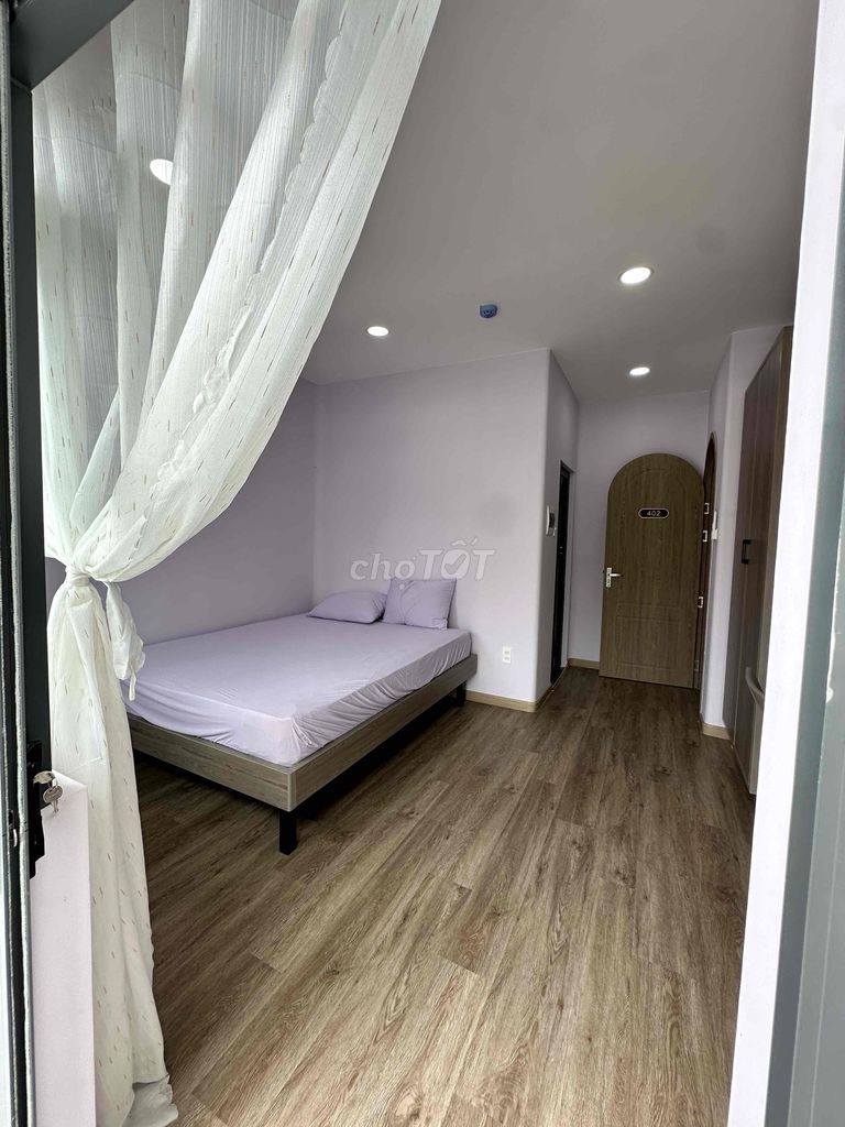Room 301 ( Orange), 402 (Rear)