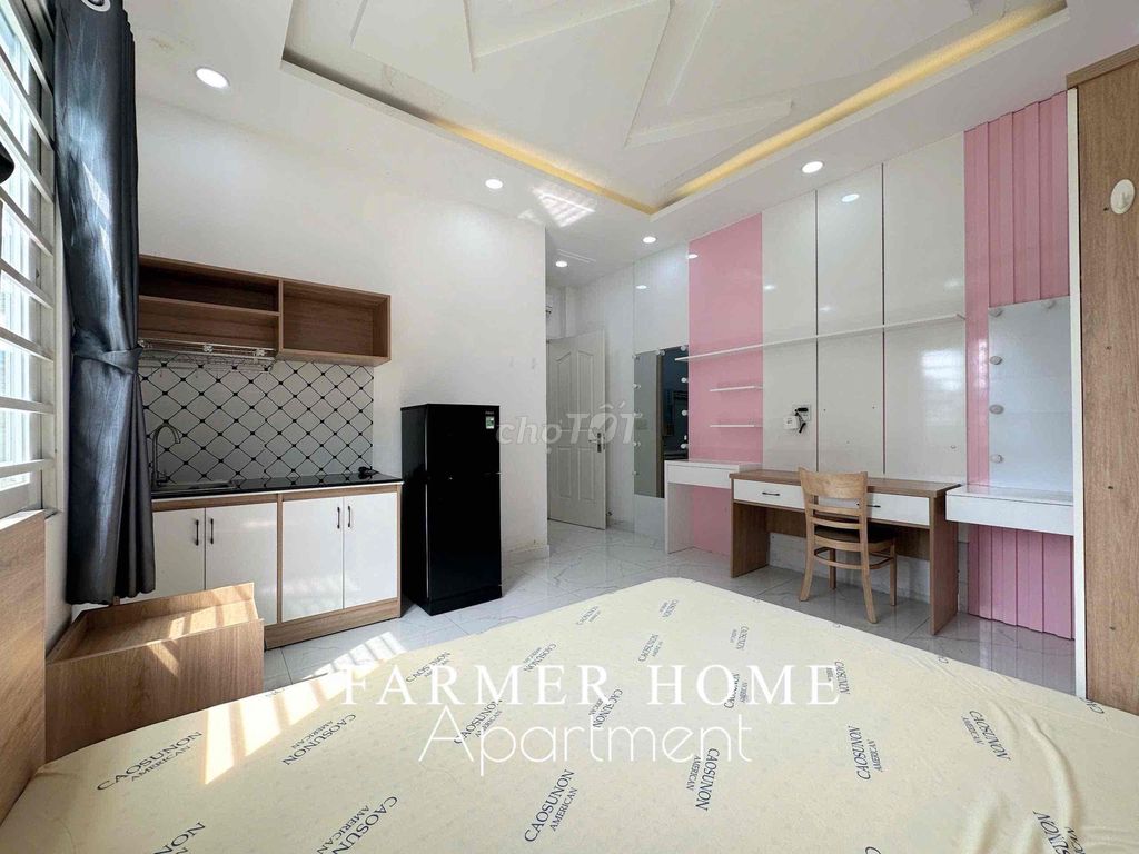 studio 30 M2 full interior window 011 stream right 04 district 10 01000 walk only 100 M