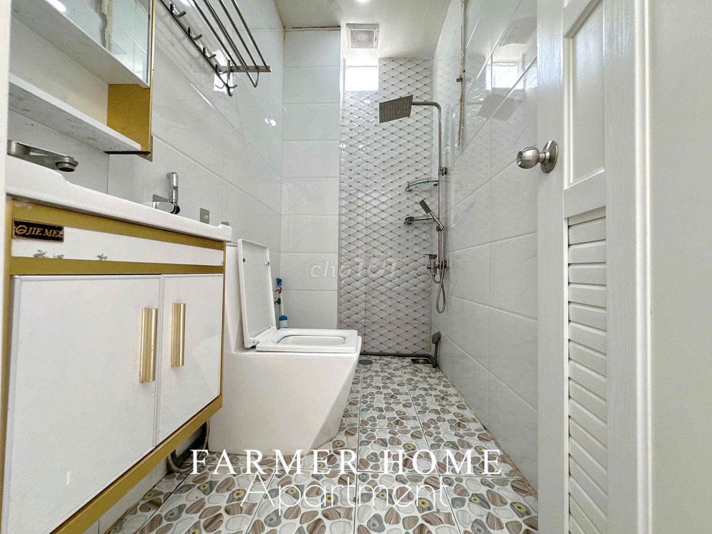 studio 30 M2 full interior window 011 stream right 04 district 10 01000 walk only 100 M