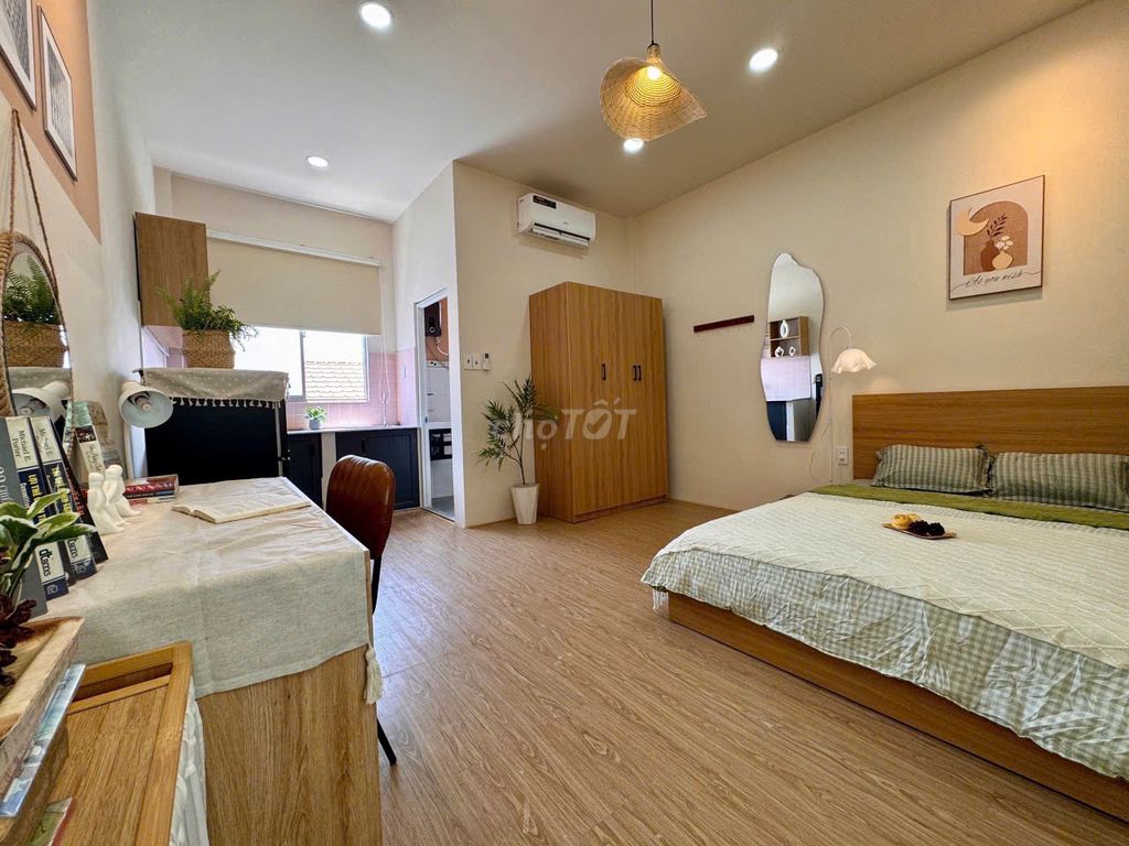 The apartment is full of furniture right here at the Royal Court, the airport.