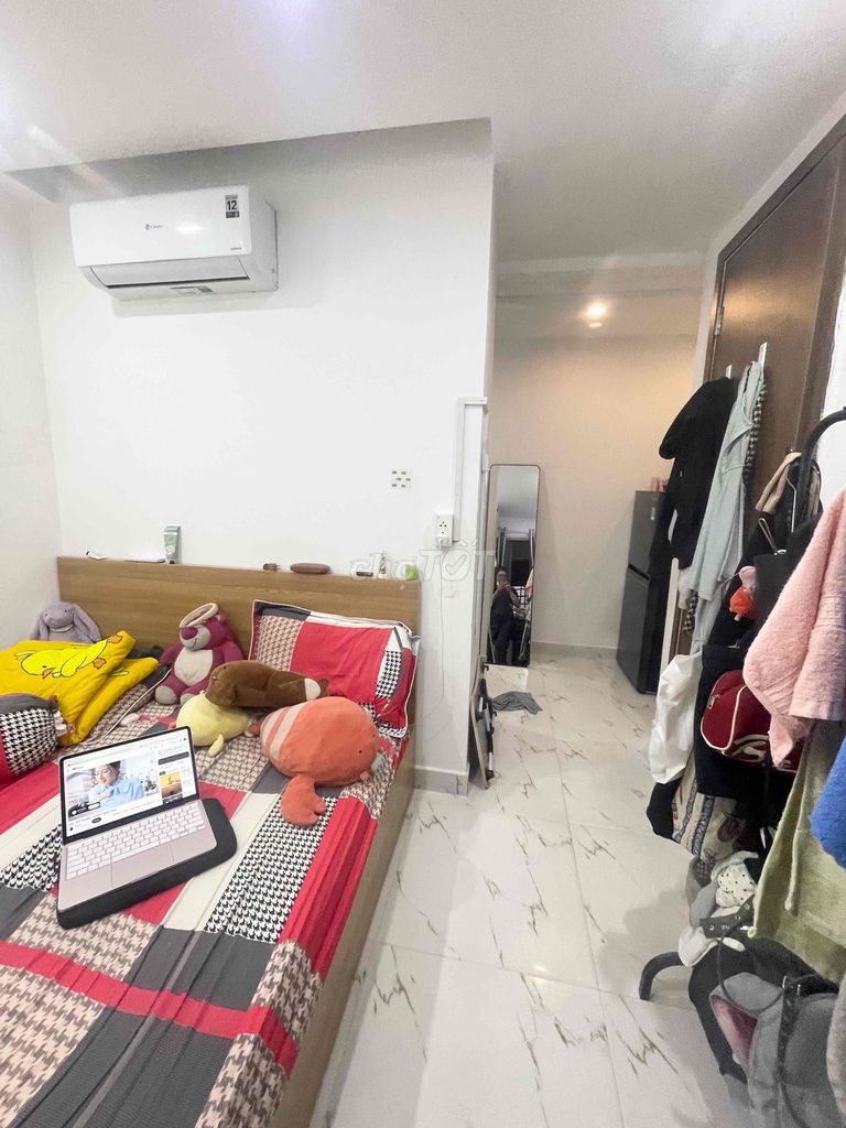A full-story kitchen bedroom.