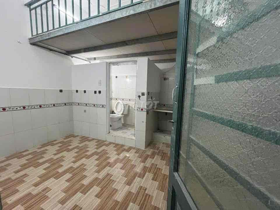 The motel room has a full washing elevator.