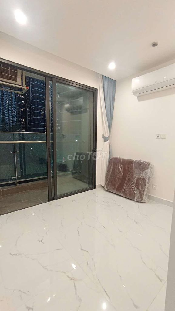 The balcony room in the apartment.