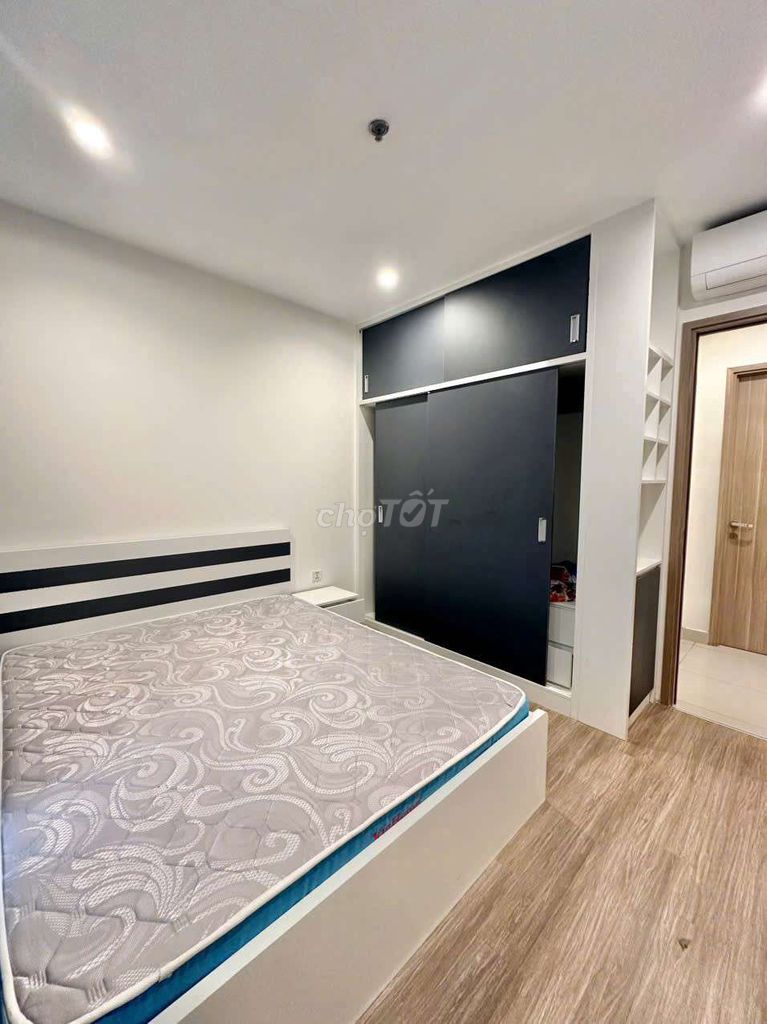 The balcony room in the apartment.