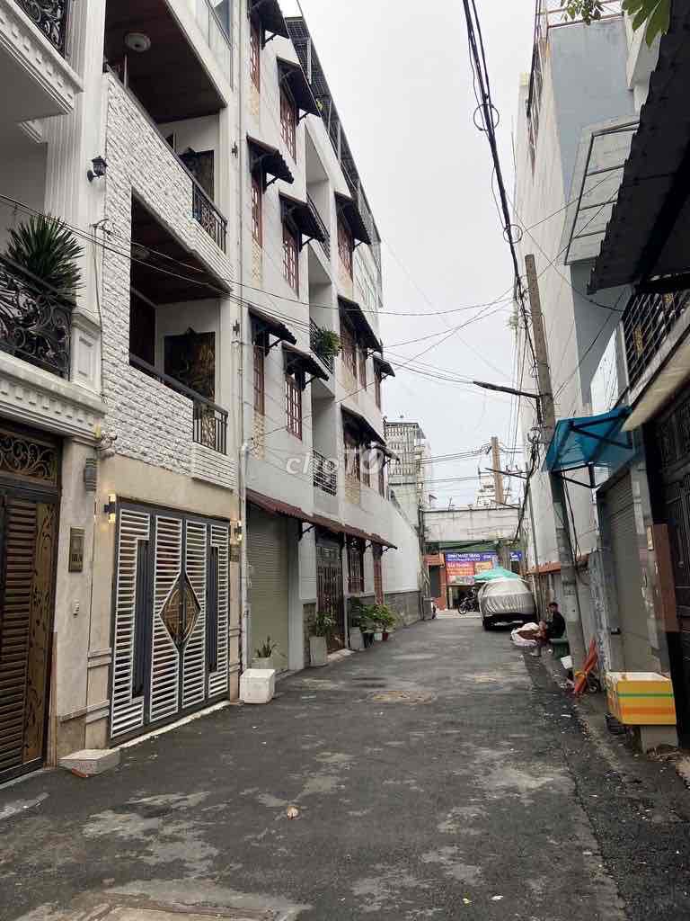 Pass the motel, big, quiet alley near the main road.