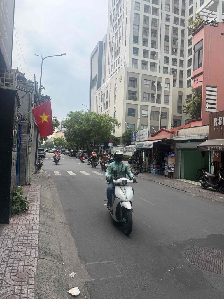 The original Nguyễn Trọng Tuyển Front, right into the Air Institute.