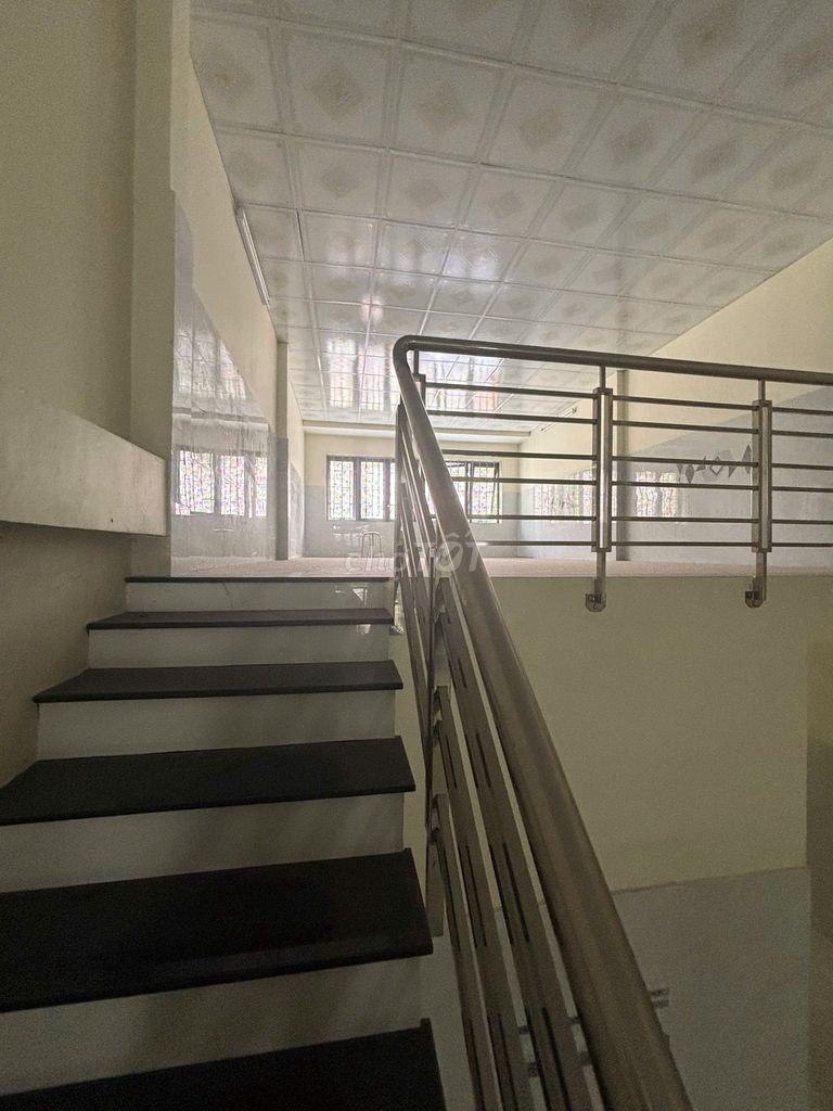 Rent a Xuân Thới Thượng 13 cash house, built 5 x53 meters, 100% native.