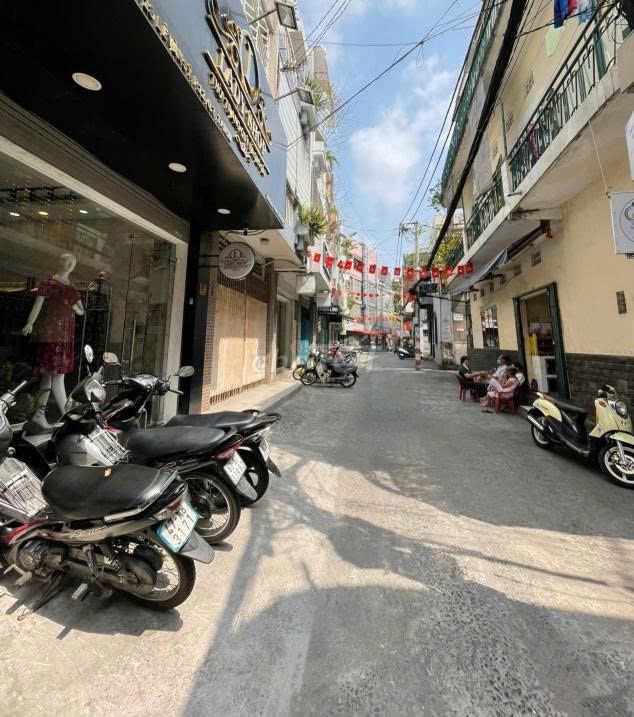 Renting an alley house on March 20th, Lê Văn Sỹ, District 3 -- 2 stories, 4 bedrooms -- 28 million.