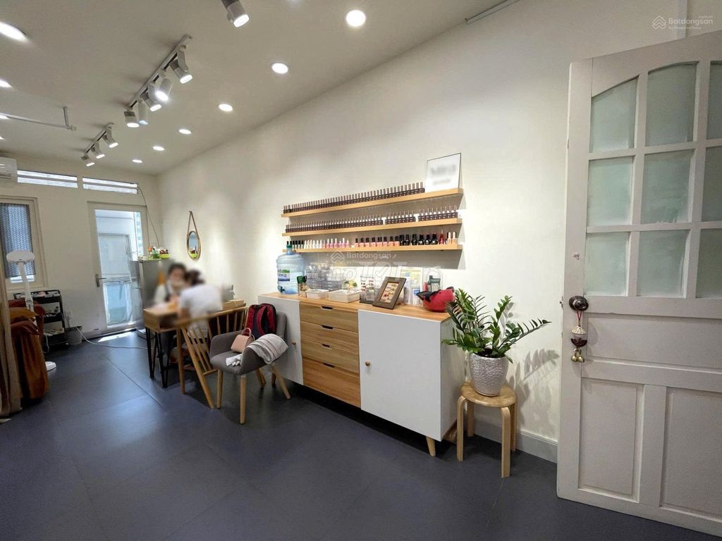 Renting an alley house on March 20th, Lê Văn Sỹ, District 3 -- 2 stories, 4 bedrooms -- 28 million.