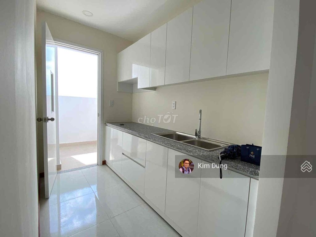 Rent a Diamond sitting room 2 bedroom 2 8.5 million empty toilets