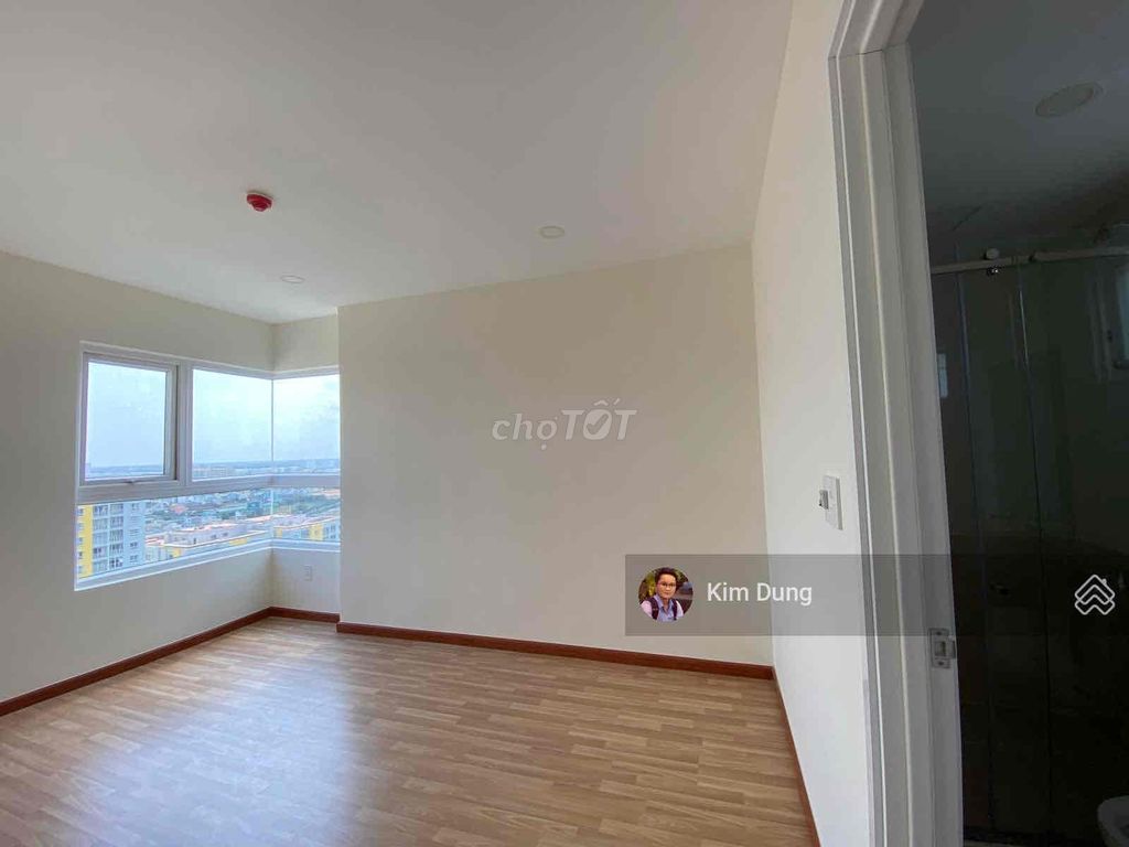 Rent a Diamond sitting room 2 bedroom 2 8.5 million empty toilets