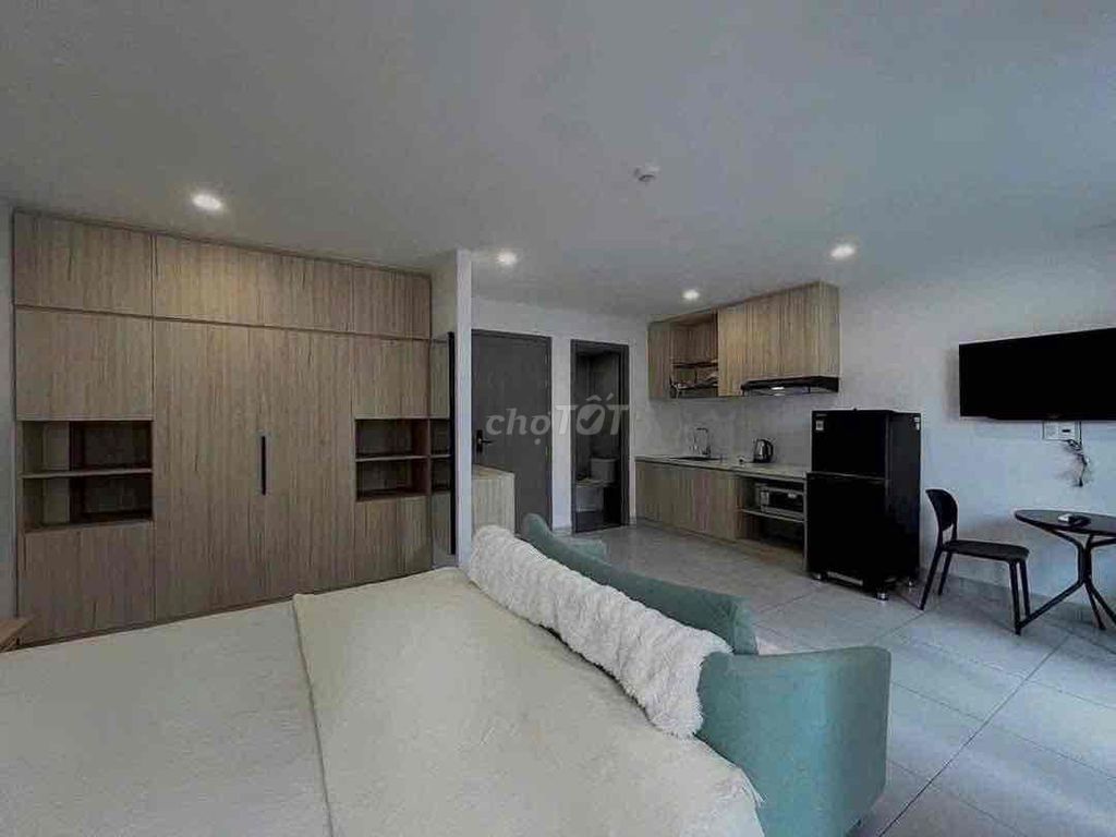 Rent a ten-full new furniture at 10/50%.