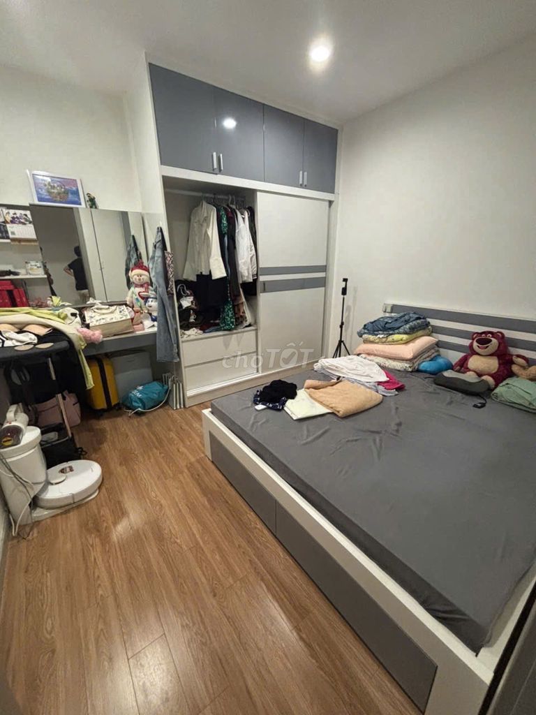 Rents the rarest Saw Bixtco. Two empty bedrooms.