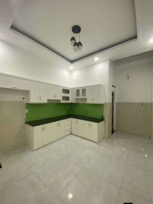 Nice house, ground, two stories, four bedrooms, five toilets, alleys.