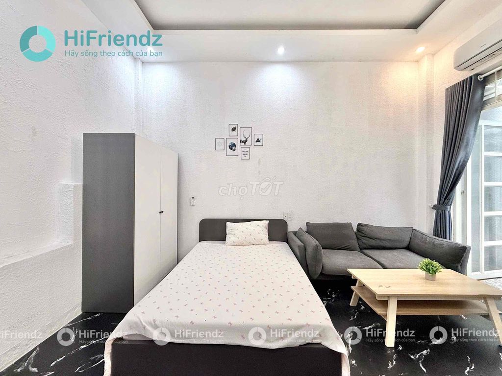 The studio is in the backyard, private washing machine, near the airport.