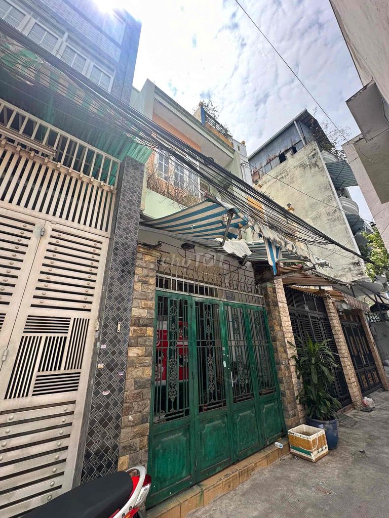Rent a Ni Sư Huỳnh Liên 4 x20 price street