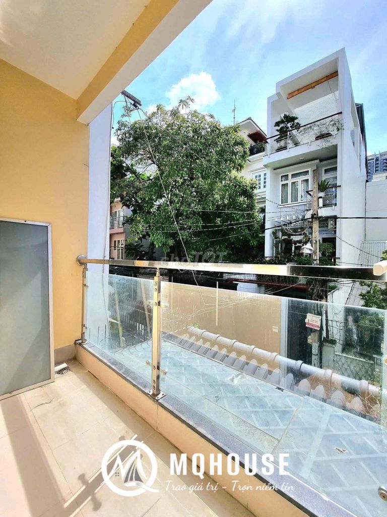 Renting the balcony, private washing machine in the center of the 10th.
