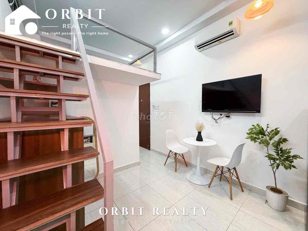 The penthouse bandol right near the market.