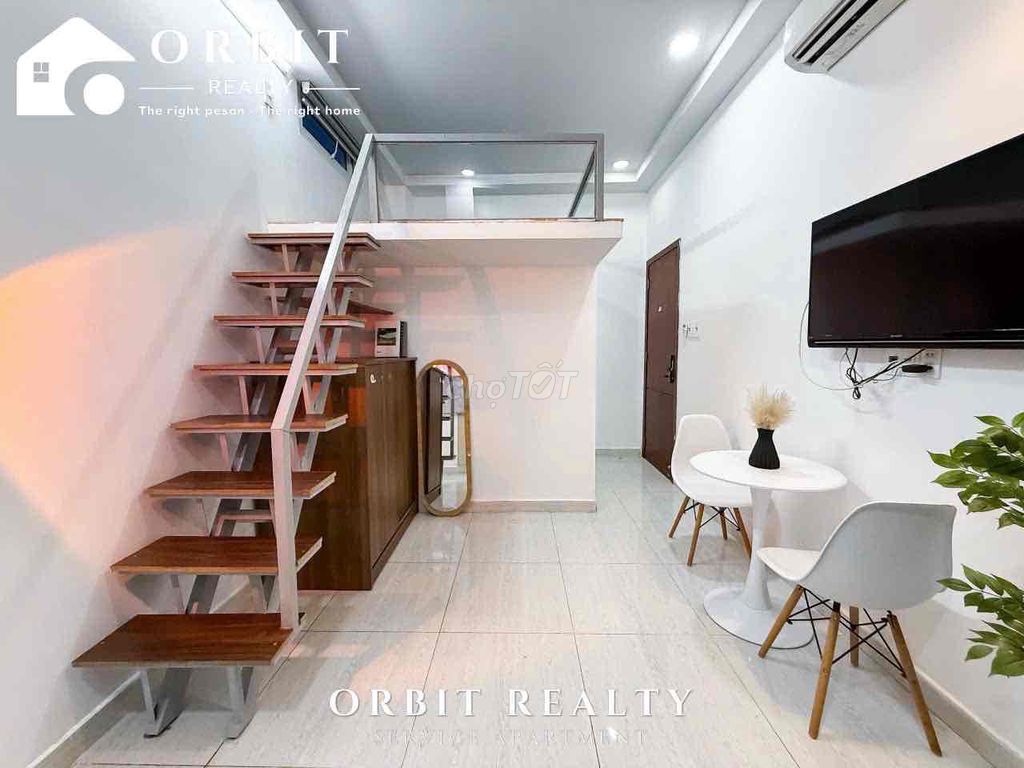The penthouse bandol right near the market.