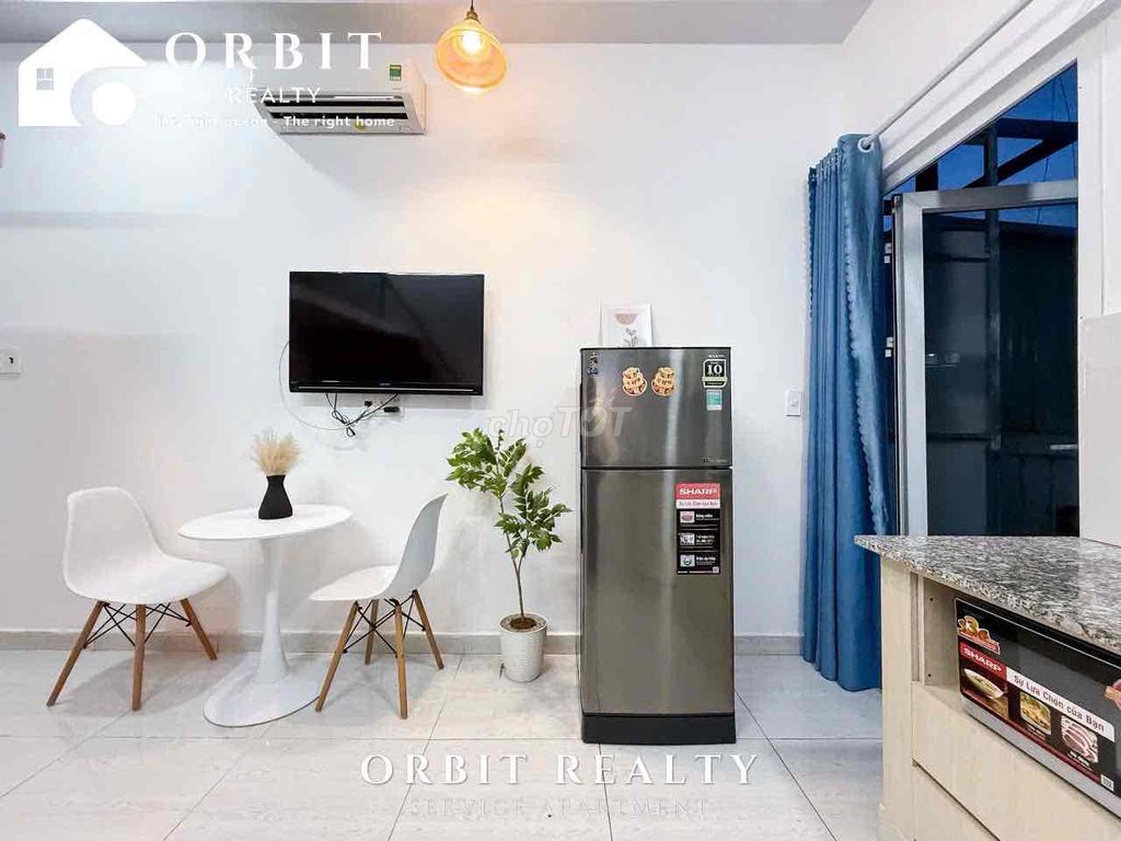 The penthouse bandol right near the market.