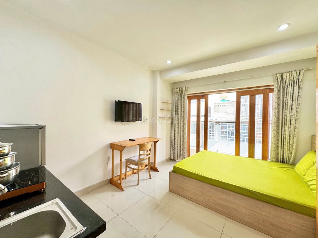 The cool balcony apartment at the Tan Son First Airport
