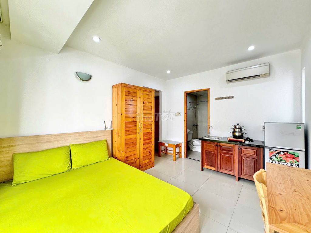 The cool balcony apartment at the Tan Son First Airport
