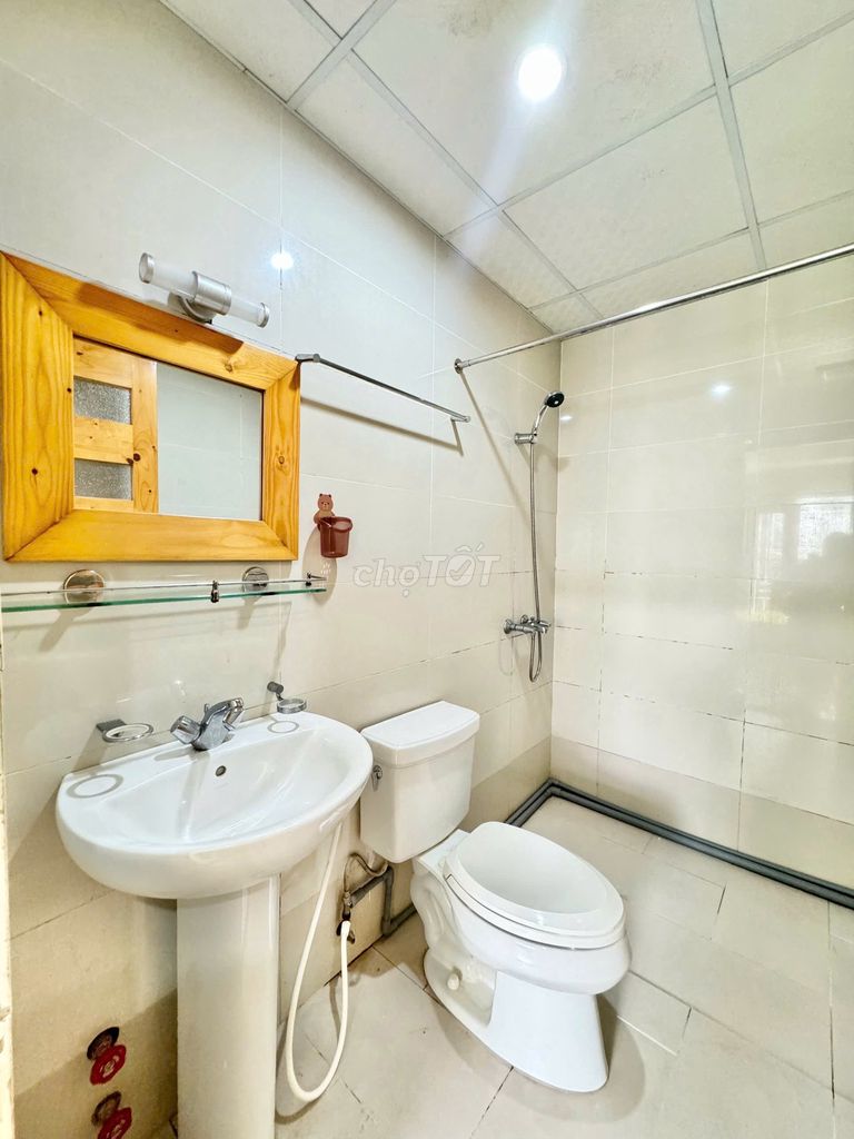 The cool balcony apartment at the Tan Son First Airport