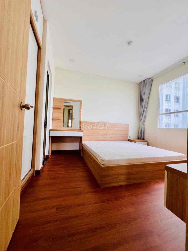 Three bedrooms. Full-class furniture. Ten million a month. Xiang, check the house