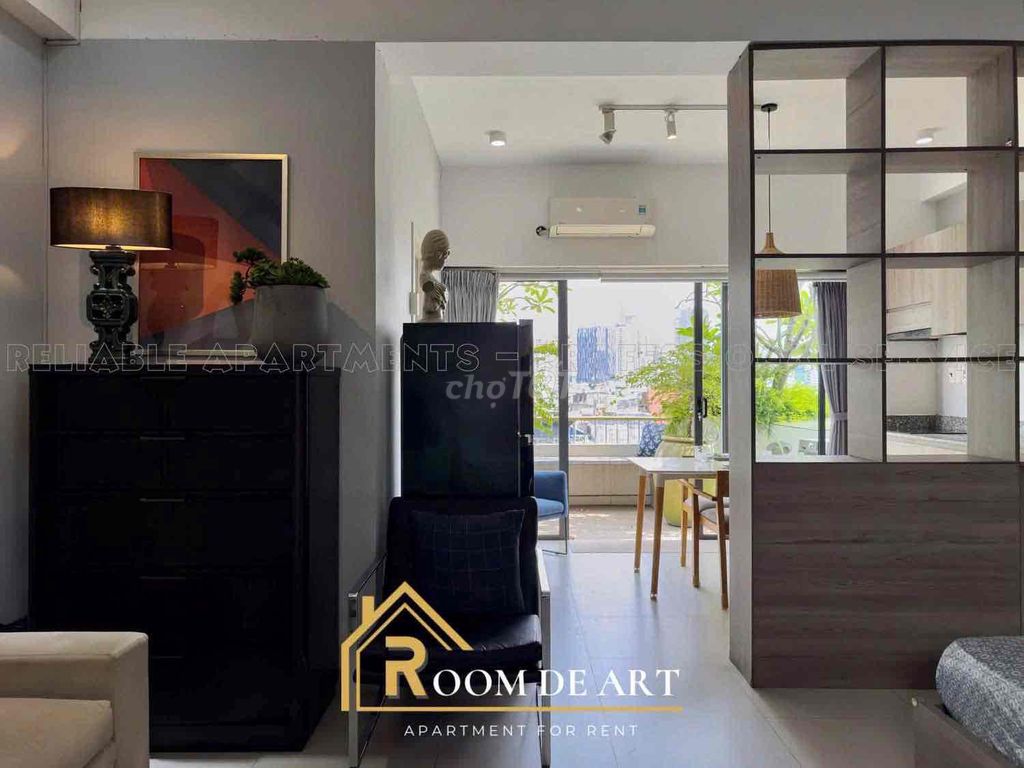 Rent a mini apartment as penthouse 4th district.