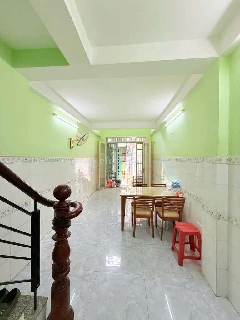 Rents 1/Trịnh Đình Thảo, ftress, green lotion, 7 trieu, 2 bedrooms.