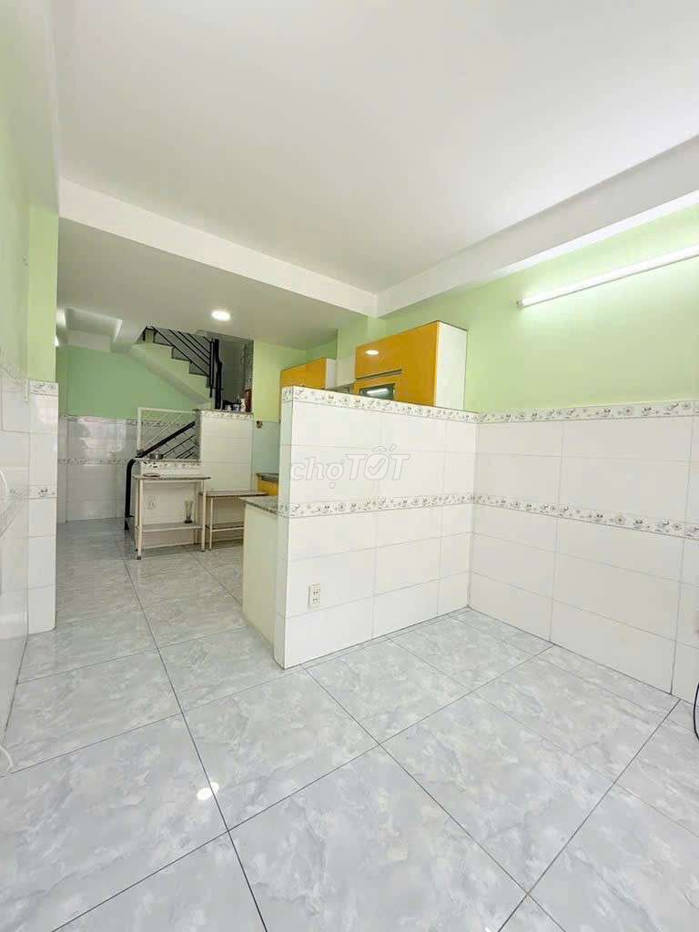 Rents 1/Trịnh Đình Thảo, ftress, green lotion, 7 trieu, 2 bedrooms.