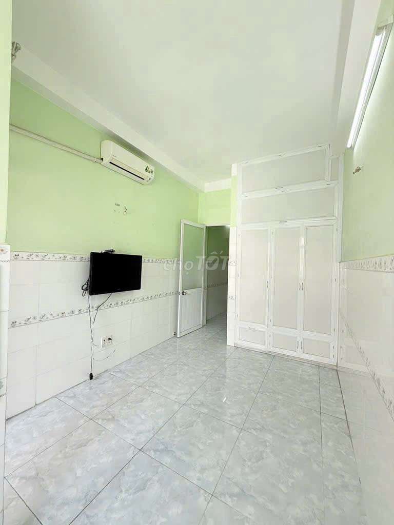 Rents 1/Trịnh Đình Thảo, ftress, green lotion, 7 trieu, 2 bedrooms.