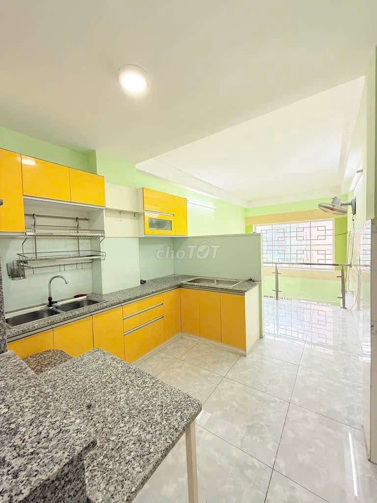 Rents 1/Trịnh Đình Thảo, ftress, green lotion, 7 trieu, 2 bedrooms.