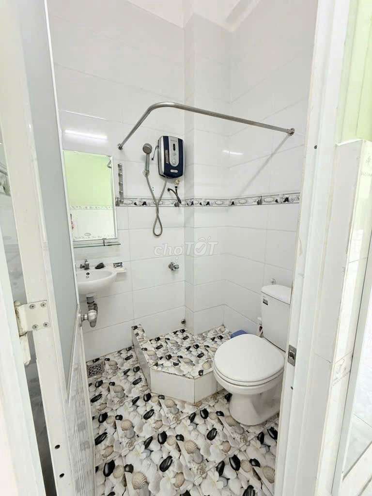 Rents 1/Trịnh Đình Thảo, ftress, green lotion, 7 trieu, 2 bedrooms.