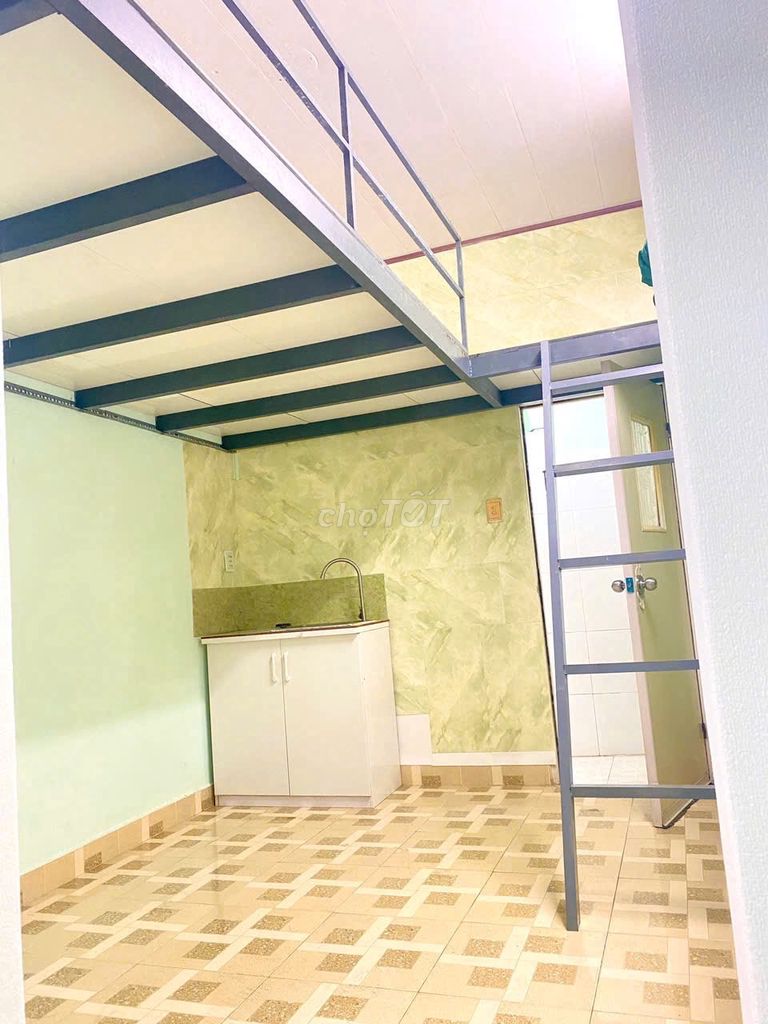 It's the owner who rents the house as a service apartment.