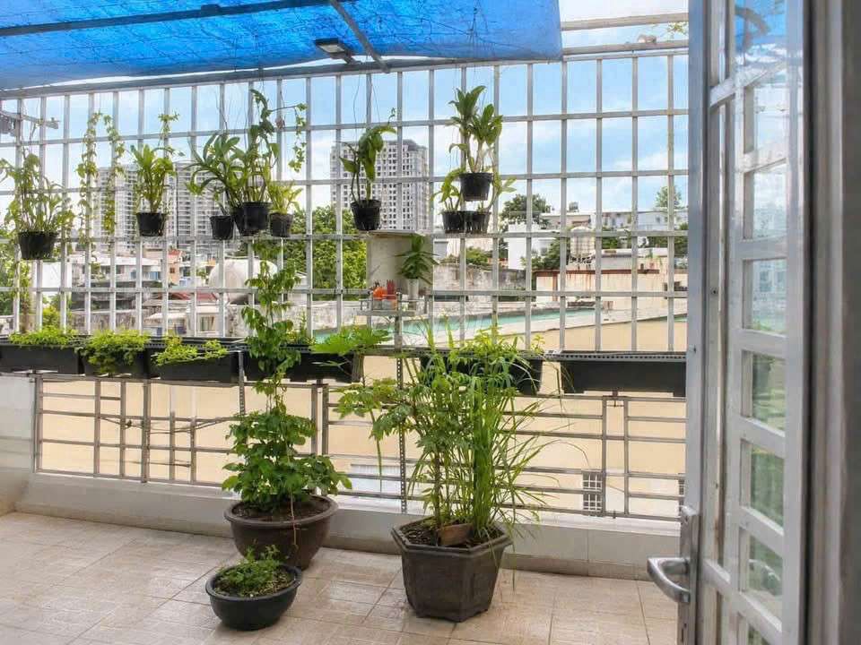 Five-story-three bedroom -- full interior -- close to the family's price of 17 million refrigerators.