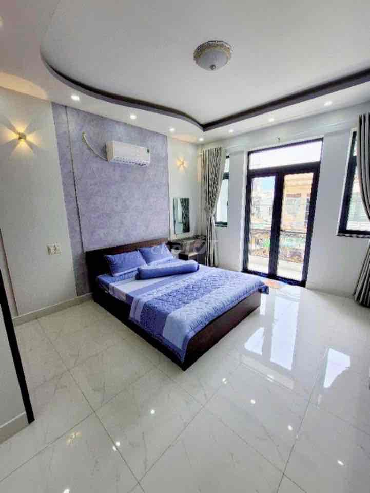 Rent is just north of the sea-subland-four-story- 72-foot-two.