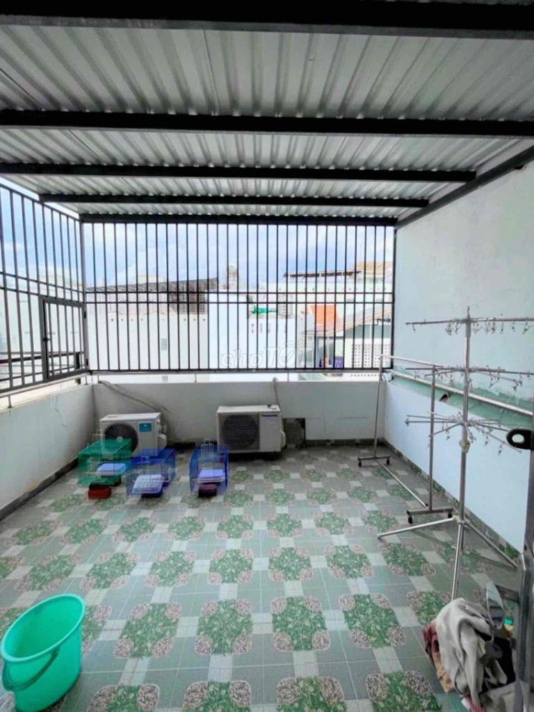 Rent is just north of the sea-subland-four-story- 72-foot-two.